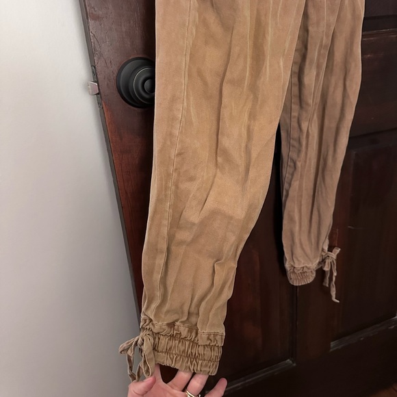 Alice and Olivia Tiana button down jumpsuit in tan - Picture 3 of 7